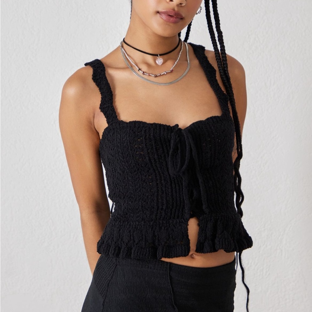 UO Carmella Lace-Up Sweater Tank Top Black Cropped Ruffle Crochet Knit Crop top